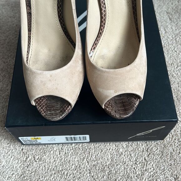 Brian Atwood beautiful natural colored suede new book platform heels 8.5 - Picture 4 of 7